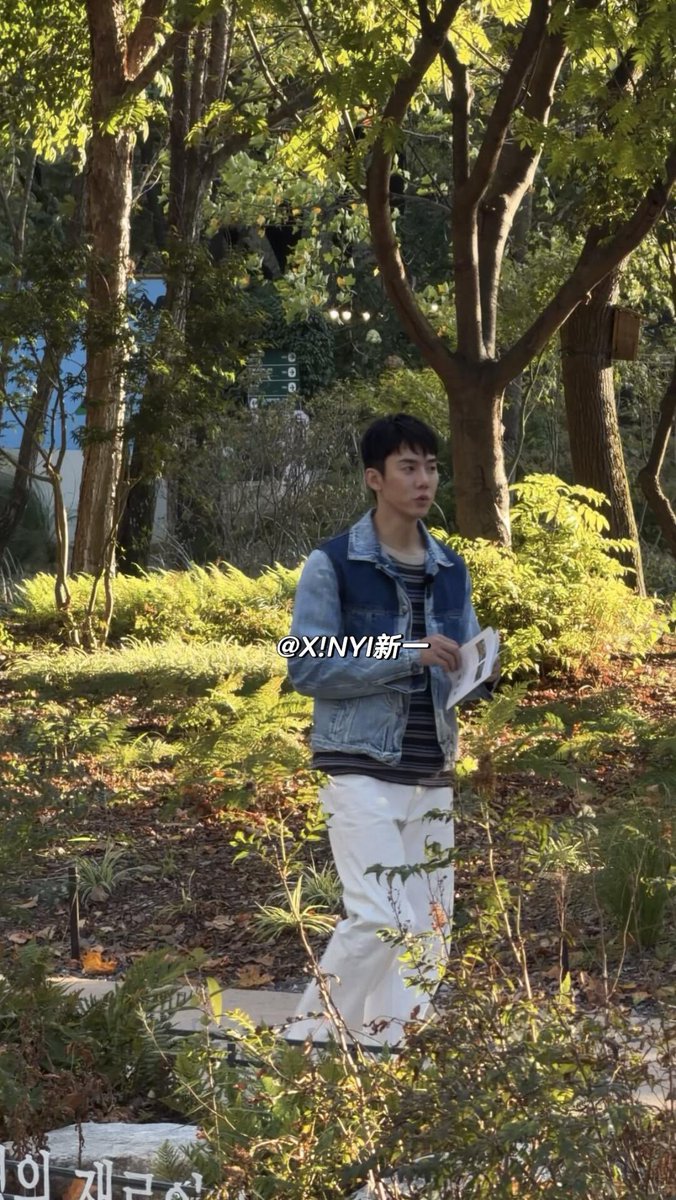 angelansel_'s tweet photo. yeonseok is spotted filming again (for the nth time today) 👀 op spotted him at seoul forest this time! 

“ran into yoo yeonseok in seoul forest.
is this even reasonable? this is already the second time running into this bro, hahaha. the last time was in itaewon. such a surreal bond.���

cr. X!NYI新一