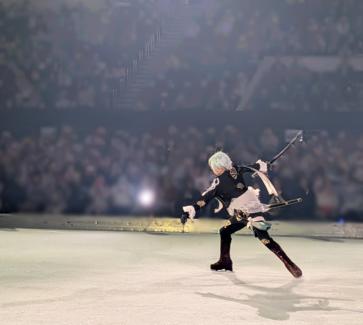 youkakokonoka's tweet photo. ウルトラのオタクの写真をめっちゃ見てもらえてありがとうございます…(震え)スマホ頑張った

三日月はｵﾁのつもりは無くて並行になる位跳んでてすごいっていうのと滑走順で並べたつもりで…でも時間遡行のぐんぐんカットは笑った
着氷後のカッコいいのと跳ばないメンバも置いておきます
#刀ブレ https://t.co/Yv6Y7cQX6P