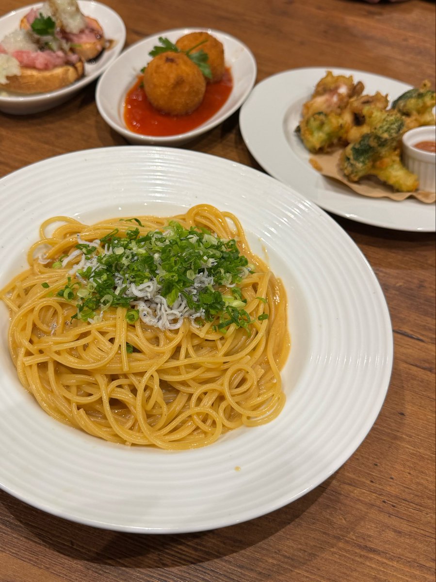 ___tenzaru_'s tweet photo. サイゼリヤ上位互換として話題になってた "オリーブの丘" 行ってきた〜🫒
はじめて行ったんだけど前菜のメニューが豊富で2人でキャッキャしながら選んでた🕺🏻また行きたーい🫶 https://t.co/r5wY6sBtdZ