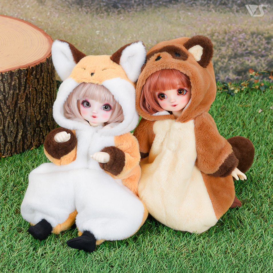 volks_doll's tweet photo. 【10月新作ドレス発表会】
✨新作ドレスPick Up！✨
「ちびドレス」

幼SDをかわいいぬいぐるみに変身させる人気の着ぐるみシリーズに新しい仲間が登場！
ほんわか仲良しコンビのキツネとタヌキです♪

🍂キツネきぐるみ・ちび
🍂タヌキきぐるみ・ちび

新作ドレス一覧はこちら！
🔗https://t.co/yPY4B01AGK

ボークス・スーパードルフィー