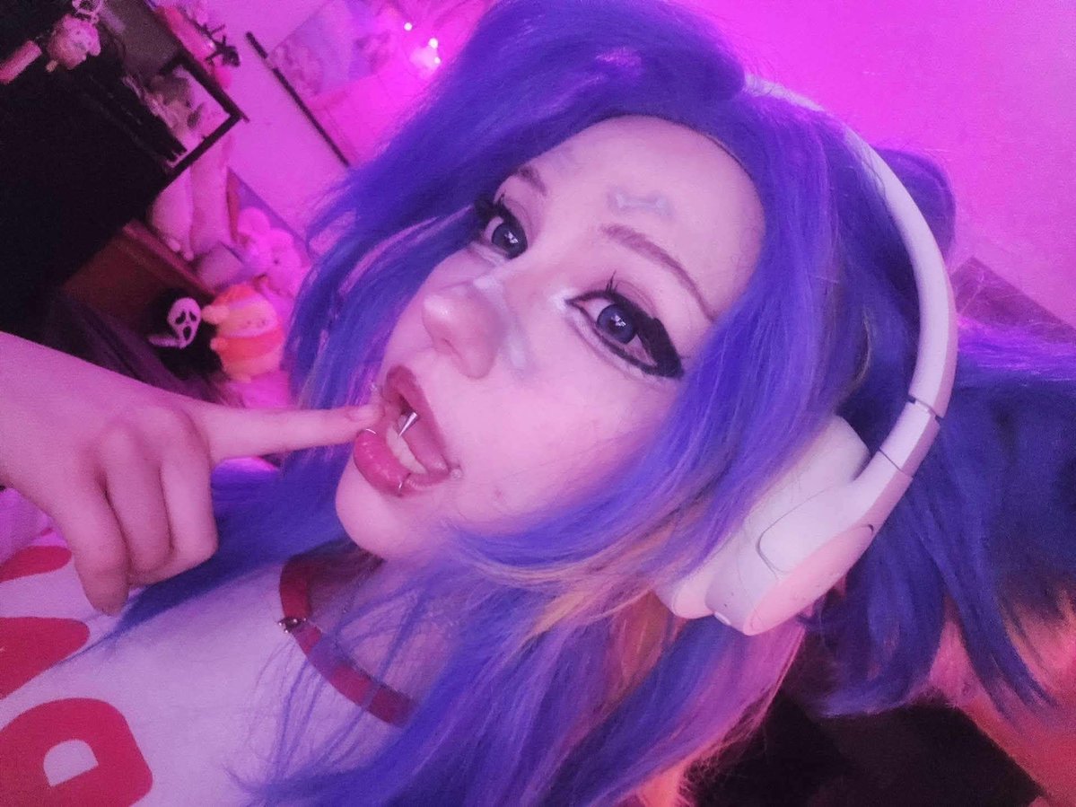 schizobait's tweet photo. old neon :3
bzbzzz

♡︎＆↺

#cosplay #val #egirl #altmakeup #piercings #of #altgirl #meow #cringe #teens #moots #moothunt〃・ #lol #nsfwtwt https://t.co/8cEP3bEJPs