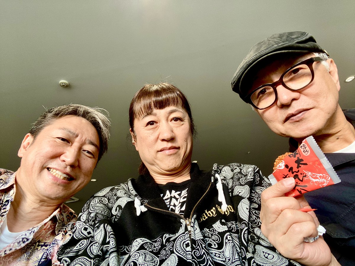 gentaueki's tweet photo. 10/6
舟木一夫@福岡市民ホール
僕は初めて訪ねる会場でしたよ

↑中野さんと僕は
空港⇄会場の行き来だけの福岡
そう、早起きして日帰りなので
帰路はきっとぐっすりです
満喫したかったなぁ https://t.co/S3a6Oc7A7n