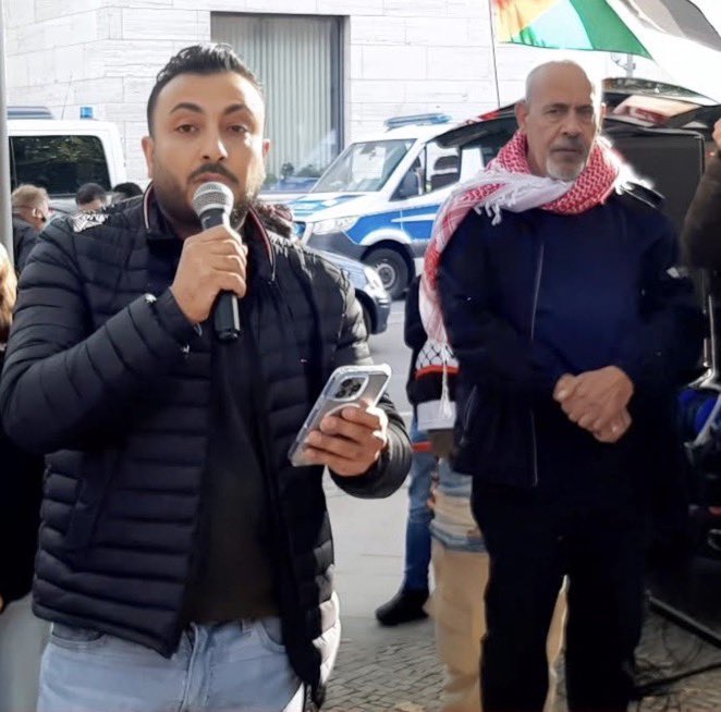 th_so2's tweet photo. Fest steht: Ibrahim war bei der Linke Neukölln bestens bekannt – Fotos belegen das (hier mit Jorinde Schulz u. Basem Said). Jan van Aken ließ bereits im Sommer 2025 Experteneinschätzungen zu Ibrahim einholen. Die Behauptung, man habe ihn nicht gekannt, ist eine glatte Lüge. /1 https://t.co/h166s8QNOs