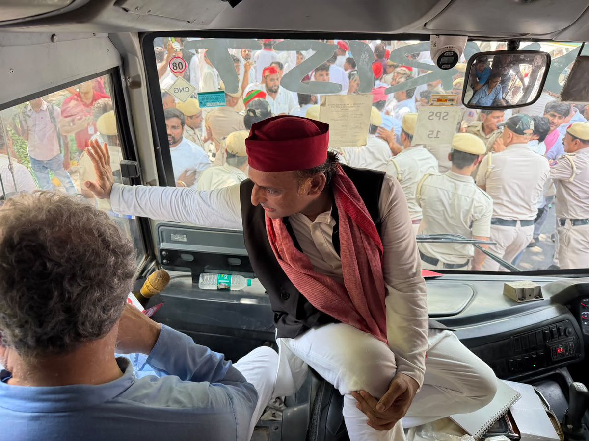 samajwadiparty's tweet photo. लोकतंत्र बचाना है
वोट को बचाना है https://t.co/E5wxak41Cc