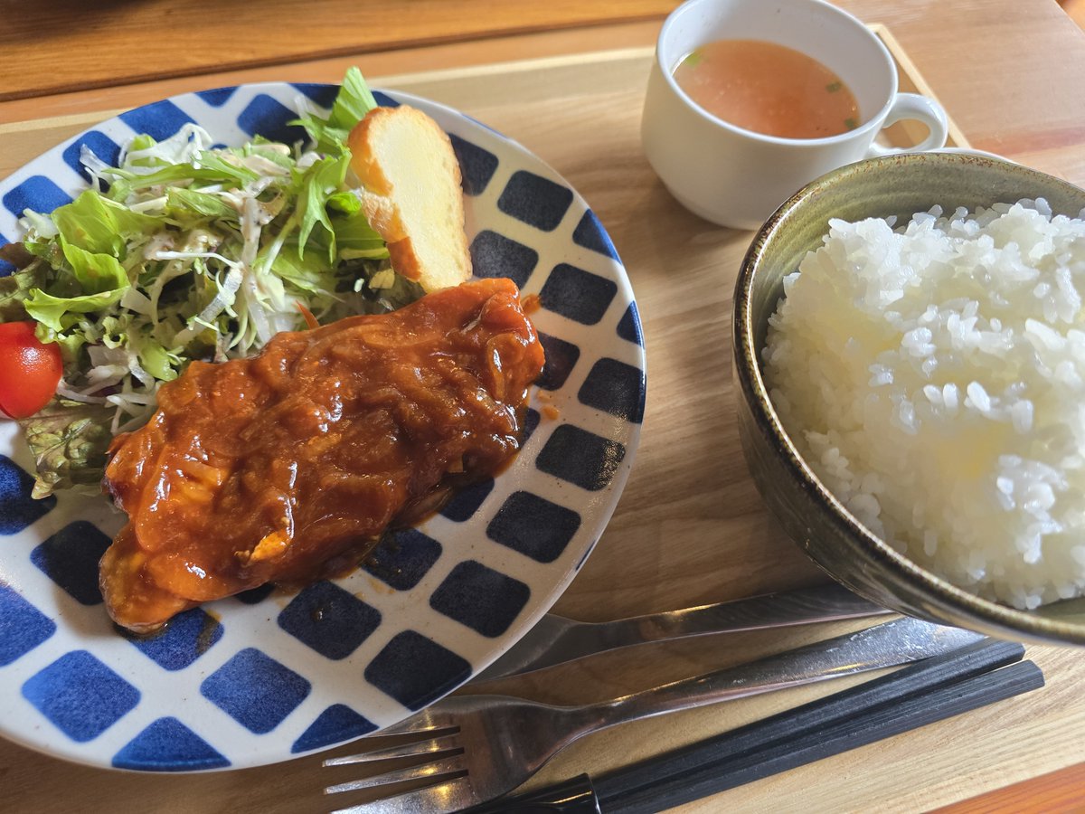 earthluck2008's tweet photo. 今日のお昼は
町の植木カフェで
ポークソテ～(*^^*)

こちらは空間が素敵な場所です https://t.co/W1NGdBMP3r