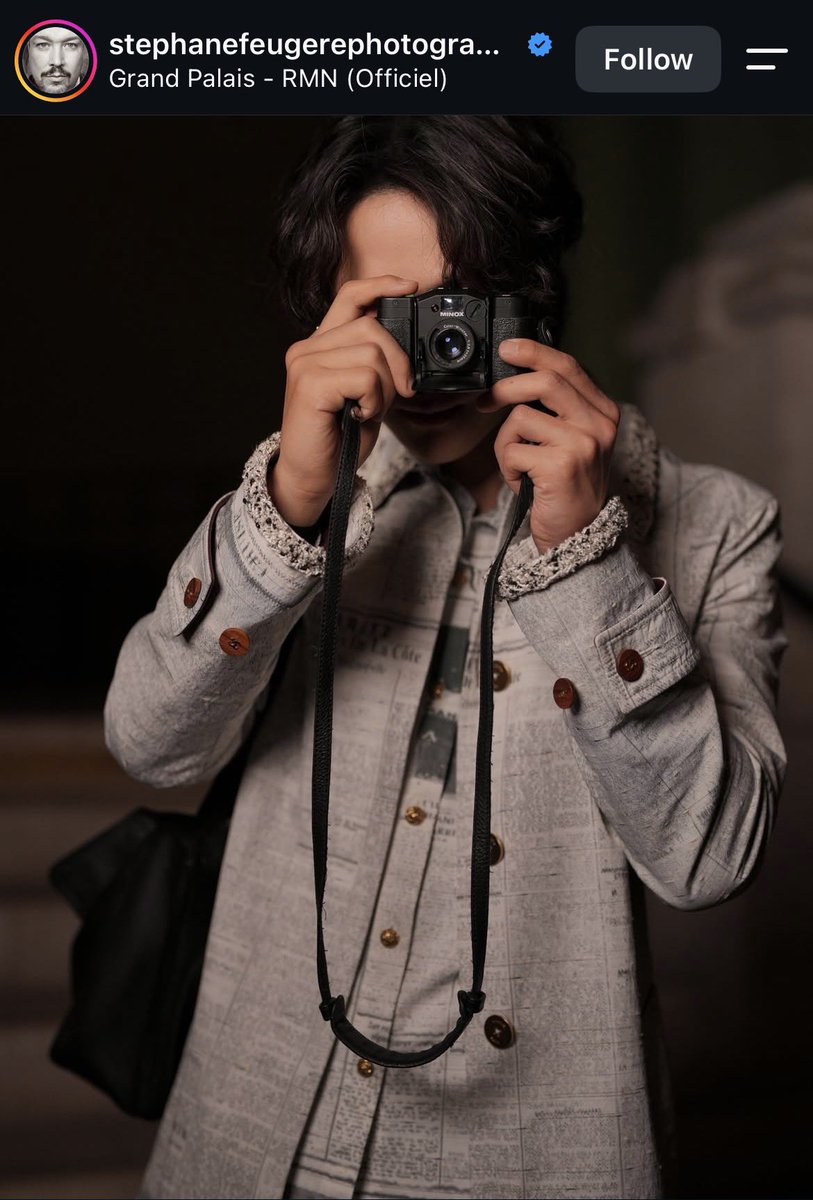 HappyLucky9785's tweet photo. คุณช่างภาพที่ถ่ายให้หวังอี้ป๋อ จริงๆ คุณเค้าถ่ายให้เซเลปในงานชาแนลหลายคน แต่ของหวังอี้ป๋อมีแคปชั่นพิเศษกับมี 2 ภาพอยู่คนเดียว

ตอนนั้นฉันเป็นคนถ่ายงานกับเขา แต่สุดท้ายเขากลับเป็นคนถ่ายฉัน!

เนี่ย นิสัยขี้เล่นทันมุกแบบนี้ไปตกตากล้องได้เพิ่มอีกละ https://t.co/AneanvyIFV