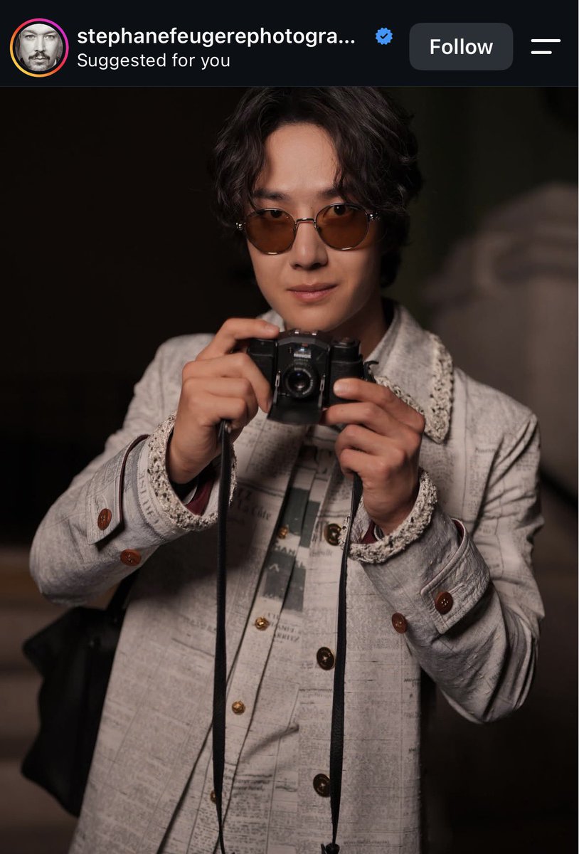 HappyLucky9785's tweet photo. คุณช่างภาพที่ถ่ายให้หวังอี้ป๋อ จริงๆ คุณเค้าถ่ายให้เซเลปในงานชาแนลหลายคน แต่ของหวังอี้ป๋อมีแคปชั่นพิเศษกับมี 2 ภาพอยู่คนเดียว

ตอนนั้นฉันเป็นคนถ่ายงานกับเขา แต่สุดท้ายเขากลับเป็นคนถ่ายฉัน!

เนี่ย นิสัยขี้เล่นทันมุกแบบนี้ไปตกตากล้องได้เพิ่มอีกละ https://t.co/AneanvyIFV