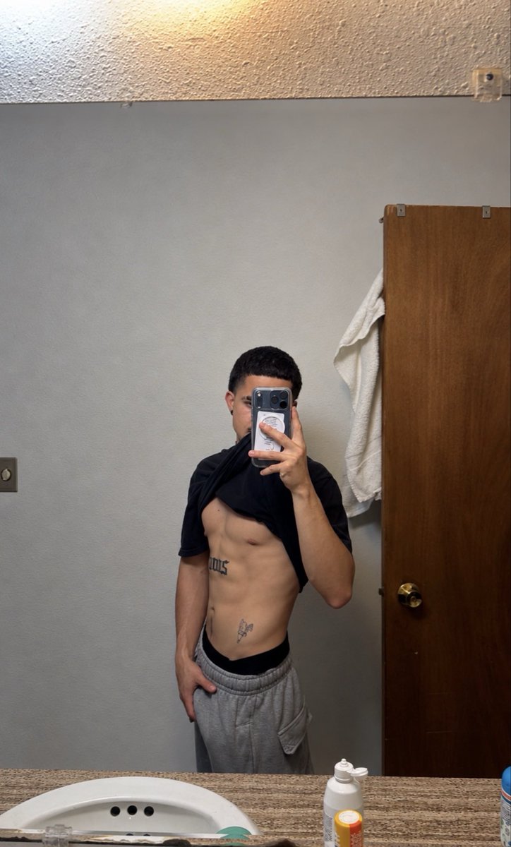 xjuniorsworld's tweet photo. 5k followers and I’ll drop the link :) https://t.co/xi4344qRMA