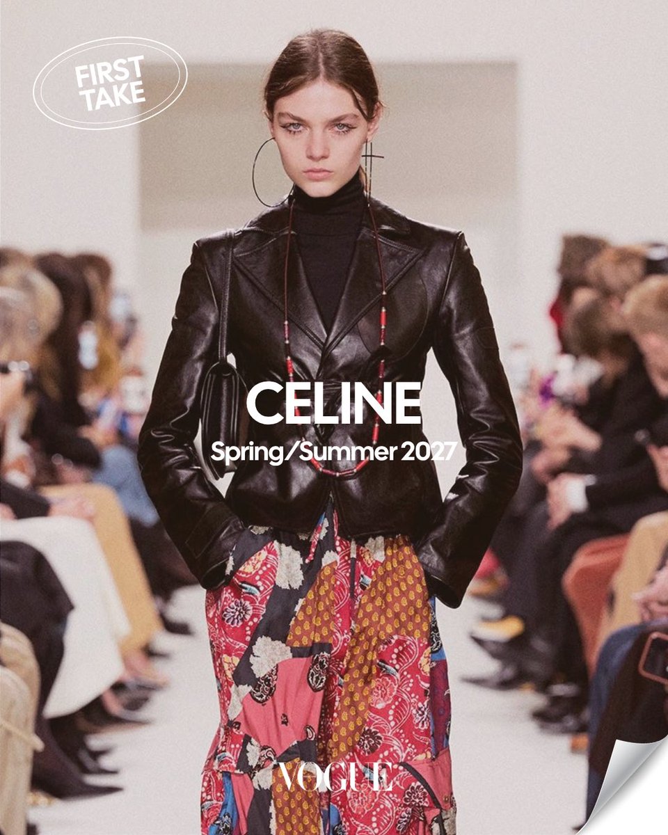 VogueThailand's tweet photo. #VogueFirstTake โชว์ Celine @celineofficial คอลเล็กชั่นฤดูใบไม้ผลิ/ฤดูร้อน โดย ‘Michael Rider’ เต็มไปด้วยสัญชาตญาณ อารมณ์ และมิติของความเป็นมนุษย์ ผ่านการตั้งคำถามถึงคำว่า “Belonging” และการเชิดชูวัฒนธรรมบอลรูม โดยหยิบยกแรงบันดาลใจจากความหมายของ ‘Realness’ ในสารคดี Paris Is Burning ผสานกับประสบการณ์ชีวิตส่วนตัวของ ‘Rider‘ ถ่ายทอดออกมาเป็นเสื้อผ้าทั้ง 71 ลุคบนรันเวย์ ที่เน้นความเนี๊ยบสมบูรณ์แบบ แต่สวมใส่ได้จริงในชีวิตประจำวัน พร้อมการสไตล์ลิ่งที่ดู ‘ไม่ตั้งใจ’ และดีเทลที่ดูหยุ่งเหยิงอย่างการดึงขากางเกงติดถุงเท้า หรือการแมตช์ความขัดแย้งที่ลงตัว เพื่อตอกย้ำพรสวรรค์ของดีไซเนอร์ผู้นี้ ที่กล้าเปลี่ยนทิศทางความต้องการของผู้คน ให้ไปไกลเกินกว่าแค่การซื้อ Celine ไปครอบครอง #Celine #CelineEte2027

ตามไปอ่านบทความ VOGUE FIRST TAKE | ‘Michael Rider’ กับการพิสูจน์ตัวตนใน Celine ผ่านมุมมองของ ‘คนนอก’ ฉบับเต็มได้ที่ https://t.co/7d0HOHxwDn

Photo: Courtesy of Celine / Vogue Runway