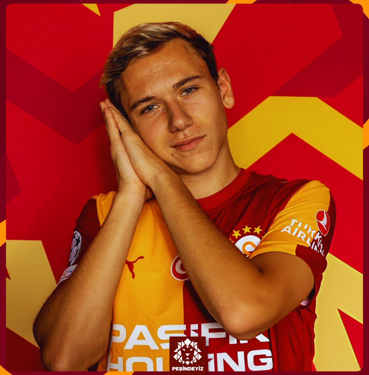 PesindeyizApp's tweet photo. Okan Buruk, mili ara sonrası orta saha ve kanat organizasyonlarında değişikliğe gitmeye hazırlanıyor.

Okan Buruk, Batrakov’un sahadaki oyun zekasından ve hücum üretkenliğinden maksimum verim almayı hedefliyor. (Milliyet) https://t.co/54jCbifrwx