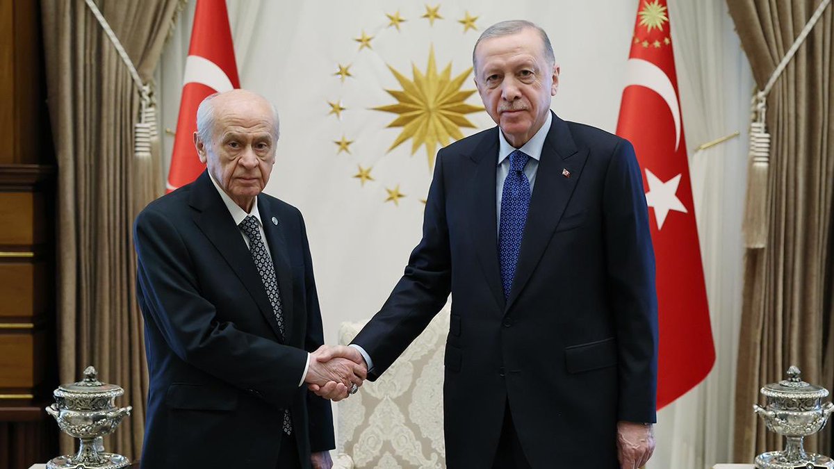 egedecevirme's tweet photo. Devlet Bahçeli: "Cumhurbaşkanı Erdoğan üçüncü kez aday olmalı ve bir kez daha seçilmelidir." https://t.co/2XN3hYpkT3