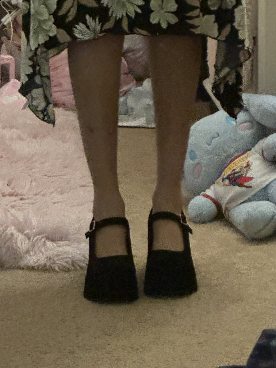 ffxiiis's tweet photo. bestie gifted me an old pair of shoes hehe https://t.co/ZN9cGnu6Hs