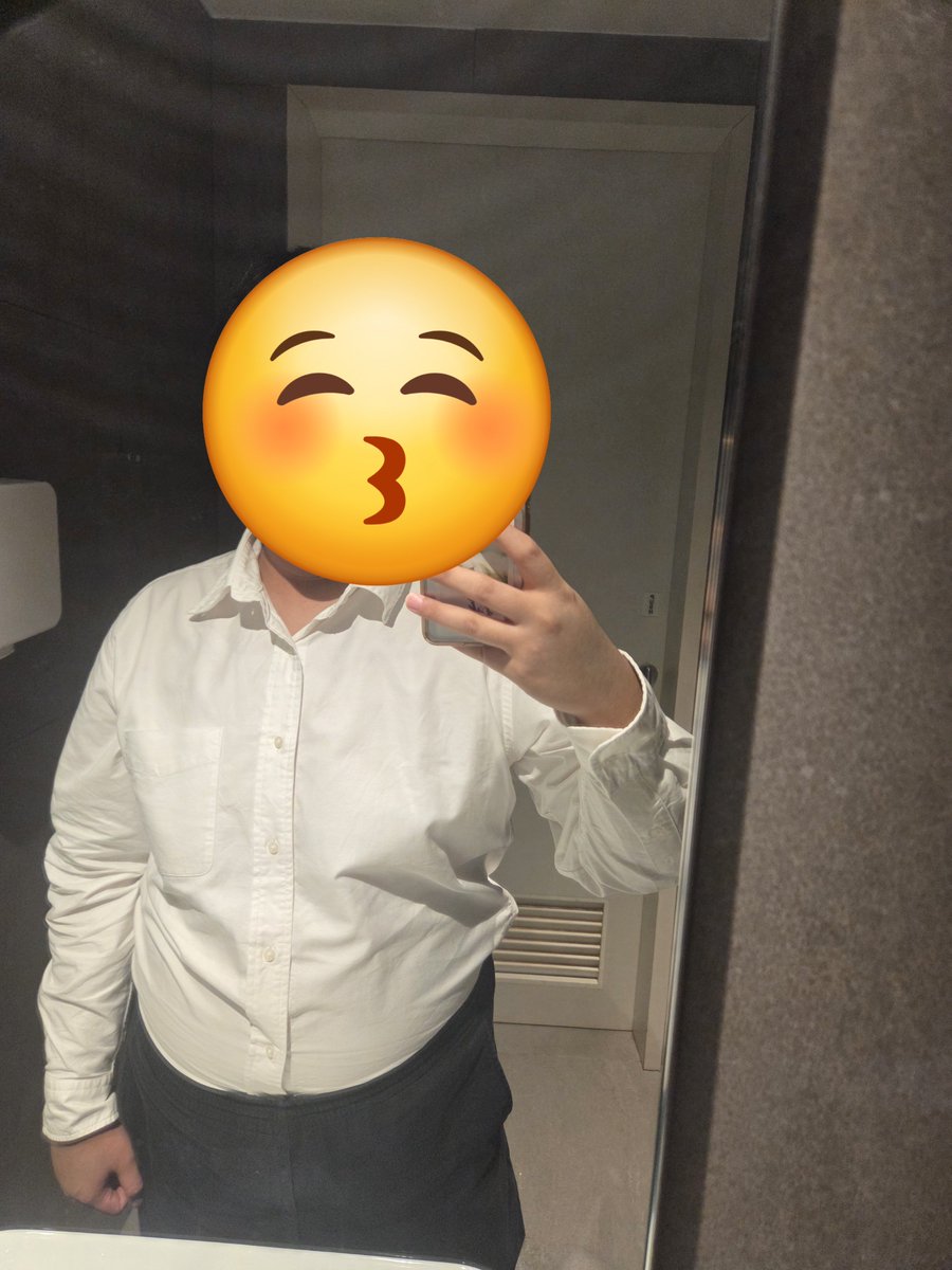 chic4csg's tweet photo. Thought I looked kinda cute in formal wear 😁 there were quite a few people outside while I was stripping for these pics 😅 https://t.co/tf8pSMlnWH