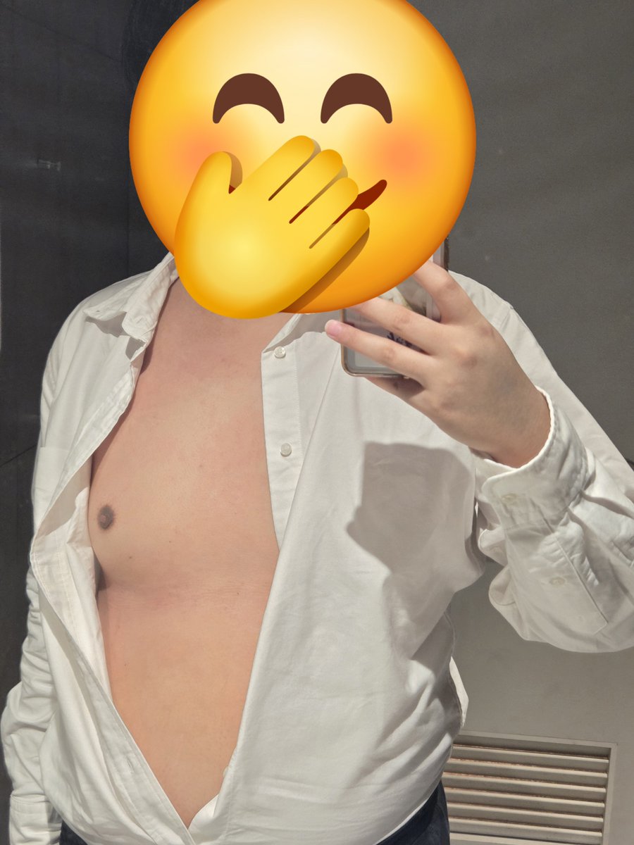chic4csg's tweet photo. Thought I looked kinda cute in formal wear 😁 there were quite a few people outside while I was stripping for these pics 😅 https://t.co/tf8pSMlnWH