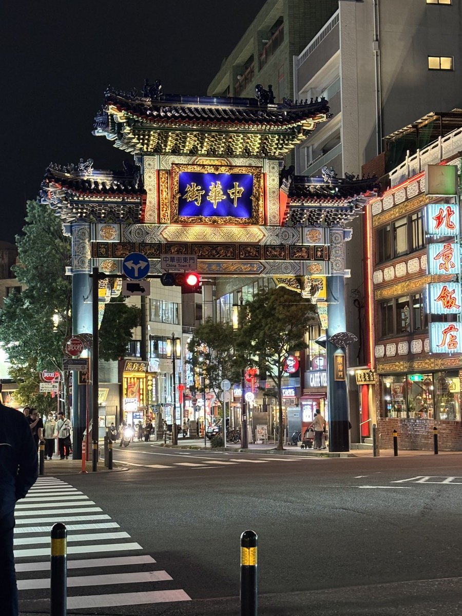 minaduki0204's tweet photo. 聖地巡礼してきました！！
ここで……荒川の親っさんと春日が……！
ﾛｽｼﾞｬで爆破されたあの船…！！
春日たちと冒険した中華街！！北京ダック！！ https://t.co/7CzL0WHw8b