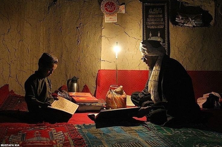 ayoubi91669's tweet photo. ظرفیت درک کسی که کتاب می خواند 60 درصد بیشتر از کسی است که کتاب نخوانده است مطالعه دارویی است که مغز را از حماقت نجات می دهد.. https://t.co/xPGk4hyrAa