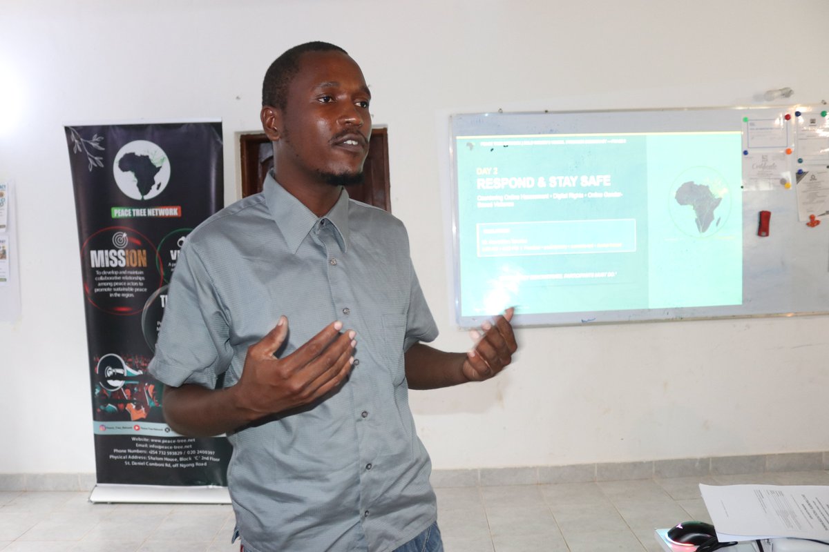 peacetreenetwo1's tweet photo. 📱 Today, Mr. Ramadhan Tanariva leads participants in exploring online gender-based violence and digital resilience. Supported by @das_ifa  @Zivikfunding . #Kwalewomenlead https://t.co/dCQEqHUlOk