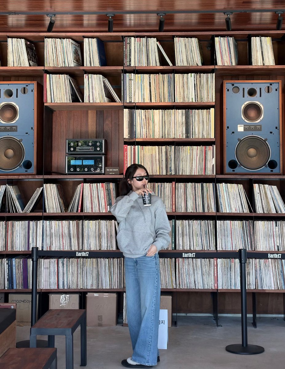 picbaemon's tweet photo. RORA WEVERSE UPDATE 

Chill vibe https://t.co/NhkL1W44ou