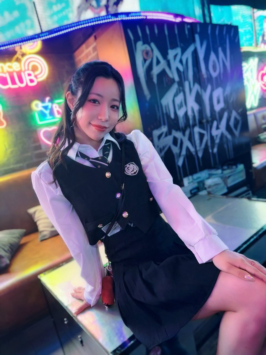 M_Partyon's tweet photo. 今日は久しぶりに
制服でJpopだよー！🏫✨
新しい制服なので
見に来てくれたら嬉しいなっ
お待ちしてます🙂‍↕️🙌🏻
#すぱすぱ https://t.co/lUGKAbxazE