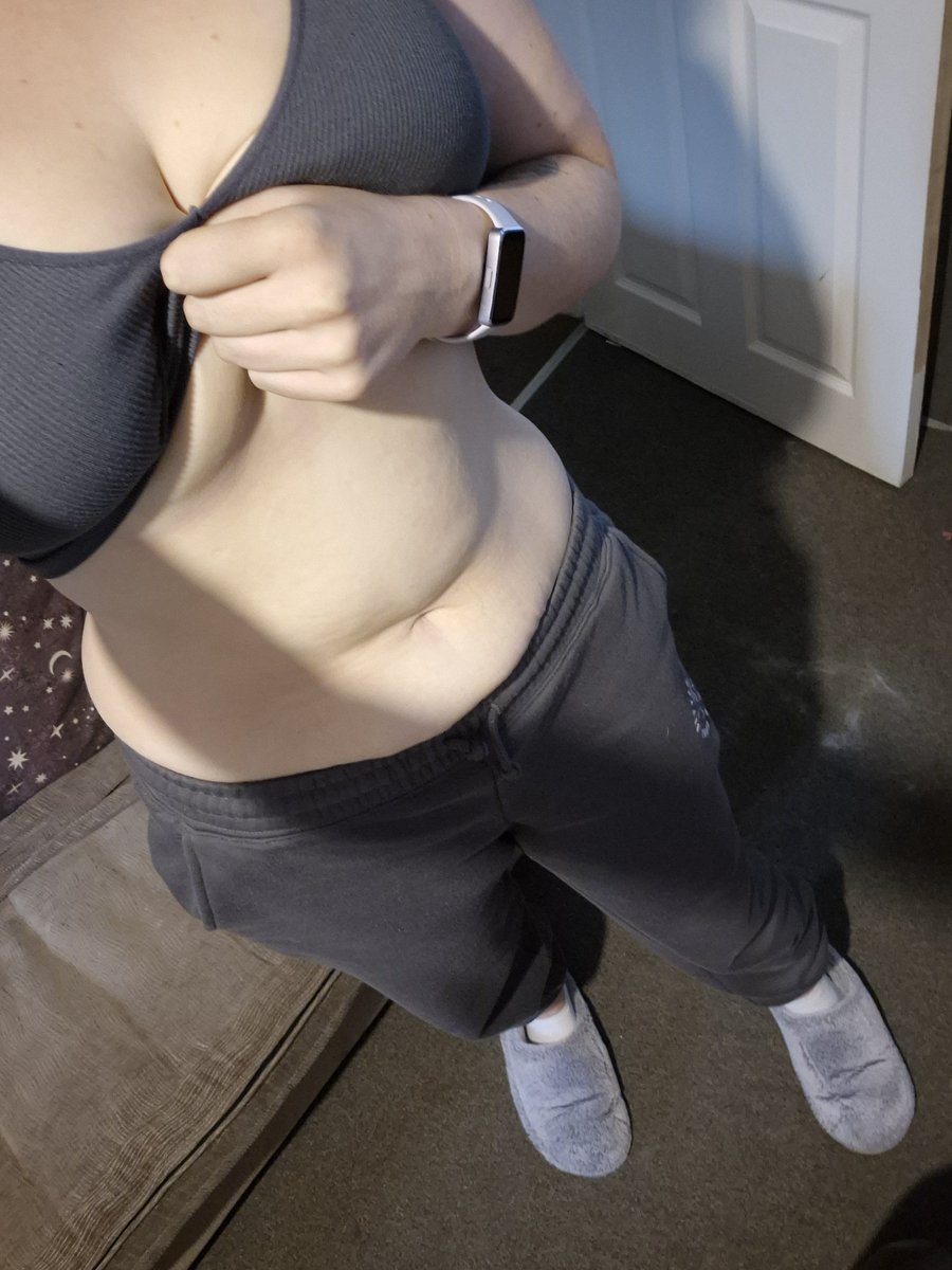 GoddessXOElle's tweet photo. Tummy Tuesday with a hint of tits and slippers

Findomme Finsub Paypig Slippers Tease Natural Loser Feet https://t.co/I9QQas3Qam