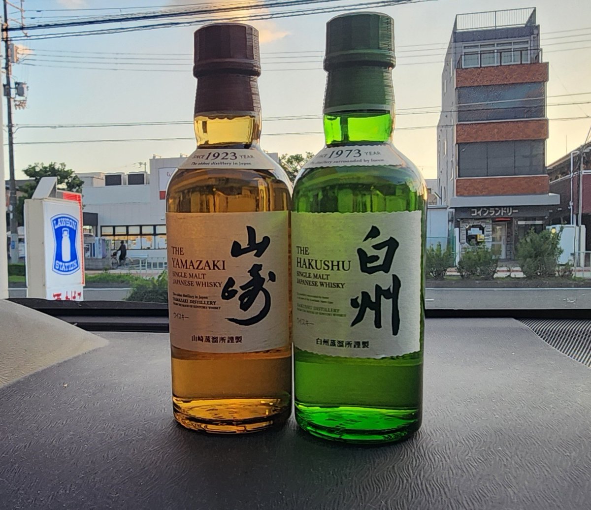 Taepz7s3j464992's tweet photo. ローソンでソッコー見つけた🥃
どーせすぐ飲んじゃうし白州と山崎1本ずつ買った 😆✨

普通に買える未来がもうすぐそこに？
せやけど値段がもう可愛くないんよなꉂ🤣𐤔💦 https://t.co/qgOGxs4gGI