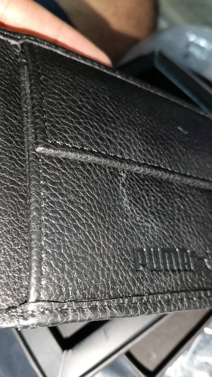 IndNatRepublics's tweet photo. @TataCLiQCare Such worn-out and used looking product delivered, with scratches and patches over it and the quality of material is very cheap, are these tata standards? https://t.co/gjcjYDLvwX