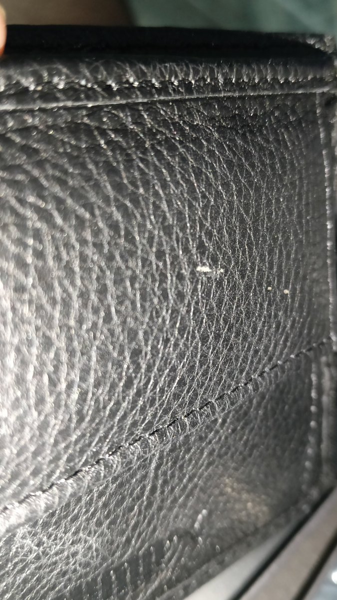 IndNatRepublics's tweet photo. @TataCLiQCare Such worn-out and used looking product delivered, with scratches and patches over it and the quality of material is very cheap, are these tata standards? https://t.co/gjcjYDLvwX