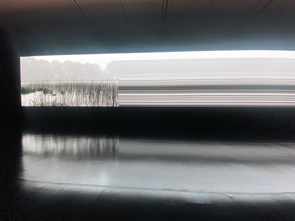 li2ng7ye's tweet photo. そういえば、この間お誘いしてもらって行ってきた。
ココでやる理由がわかる展示。
作品は一つだけで派手な展開もなく抽象度がとても高いので普段展示会行かない人にはおすすめしづらいかも。 https://t.co/ucWEs2gAPK