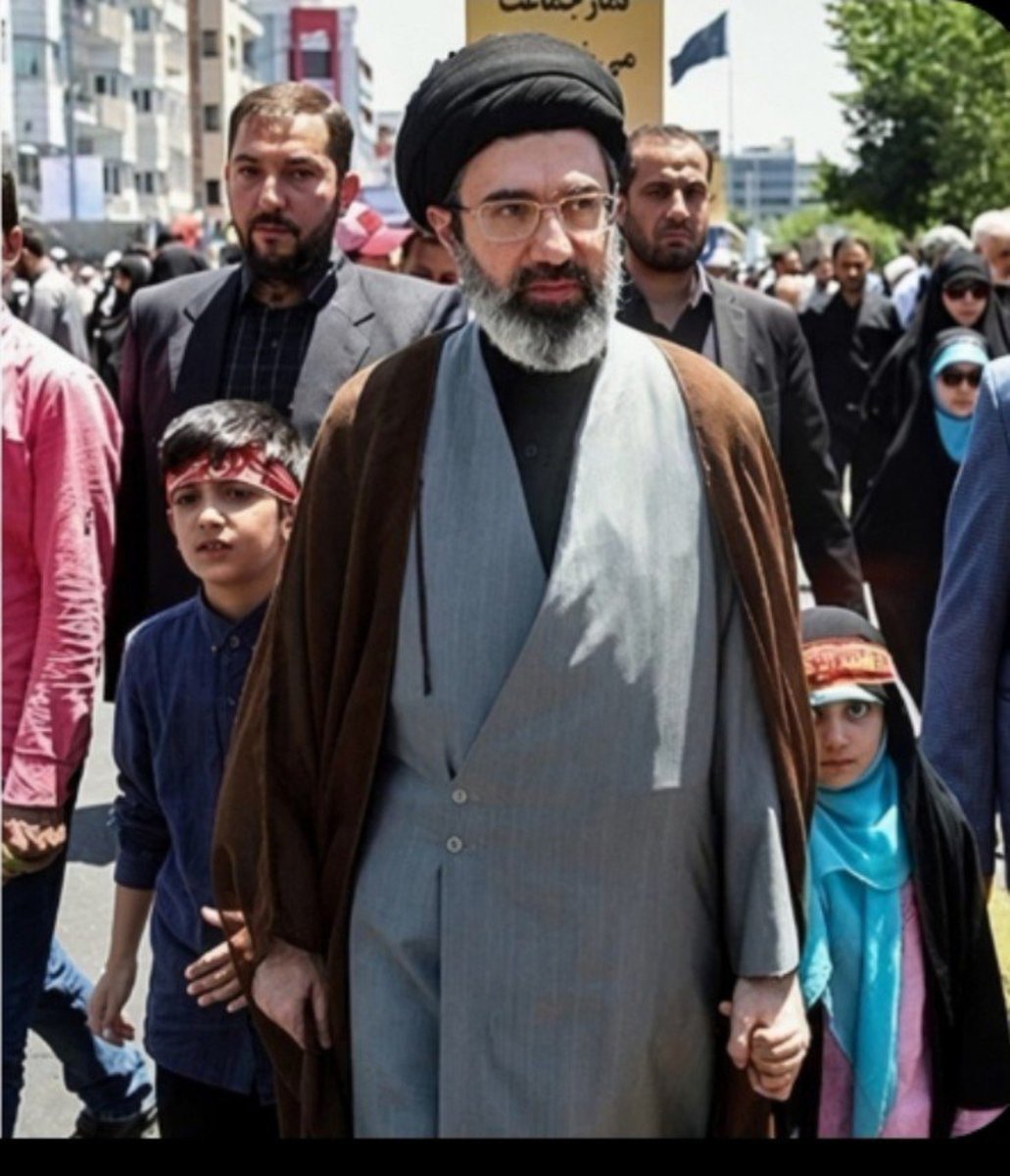 sedmahdii's tweet photo. سید محمد باقر فرزند امام خامنه‌ای با وجود شهادت پدر بزرگ و مادرشون و این همه غم، 
رتبه کنکورش ۱۰۶ شد 
تبار نخبه پرور سید علی یعنی همین https://t.co/gvryfyRgbA
