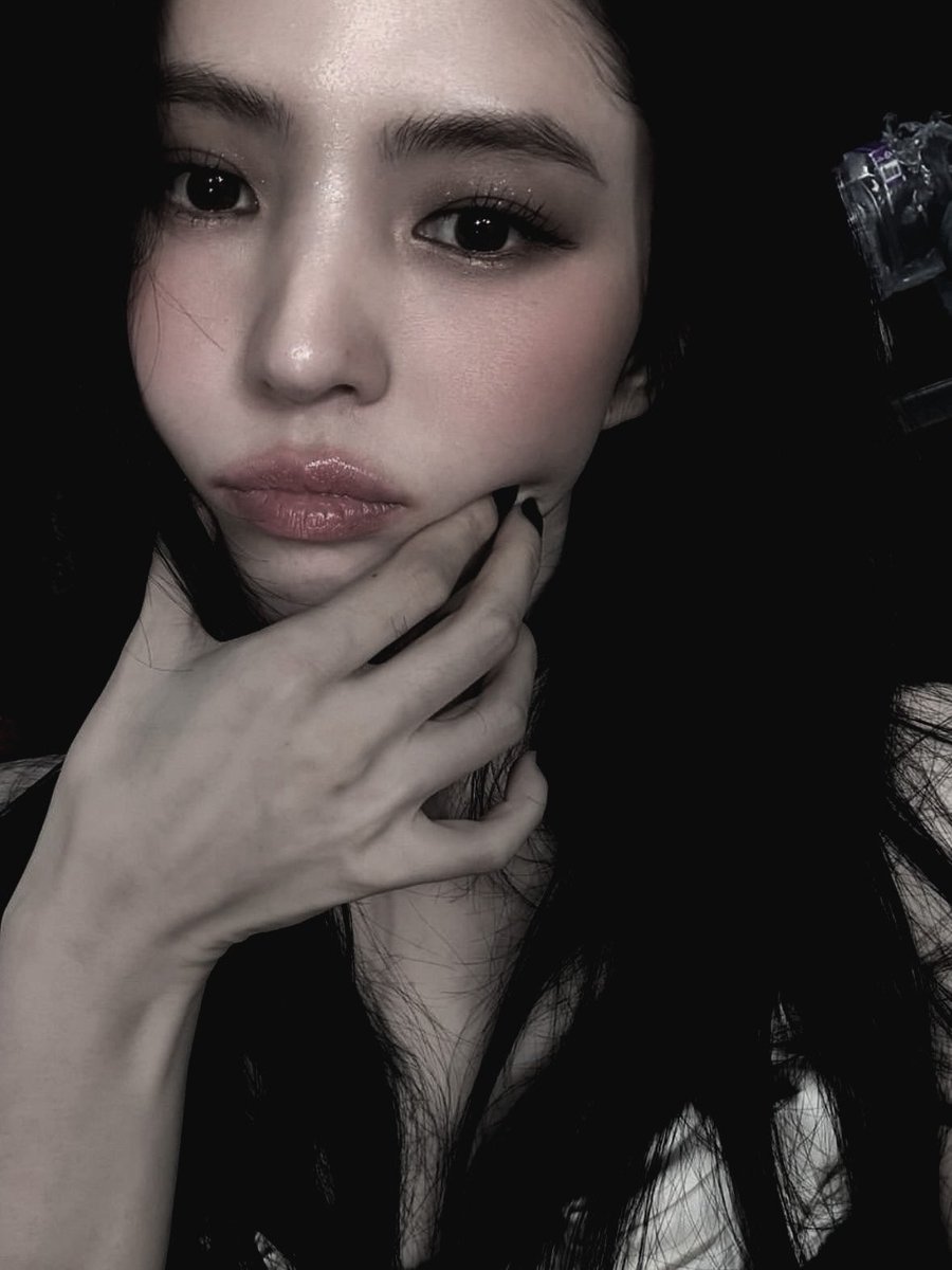 Sememuai's tweet photo. ⚲ 𝗠𝗔𝗜𝗦𝗢𝗡 𝗠𝗢𝗘𝗟𝗝𝗔, 𝗠𝗘𝗡𝗧𝗘𝗡𝗚.
    15.00 WIB

Disuruh kerja dan disambut luar biasa. Antusias banget karyawan-karyawan aku. 
** habis cuti dua minggu 😊 https://t.co/yFcrFEeFG3