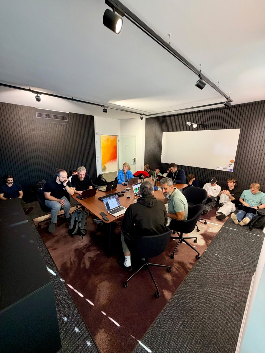 IlhanScheer's tweet photo. Saturday morning, moments before Kolibri went live.
Not enough chairs. More on the call. https://t.co/a9ofUjb0aQ