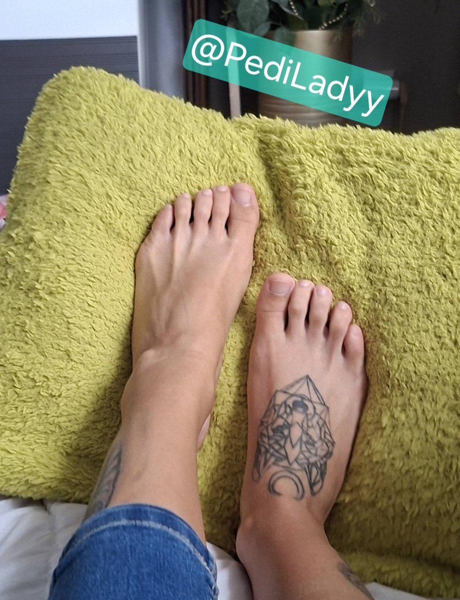 PediLadyy's tweet photo. Soft and natural ✨ High-quality photo albums are ready for you. Message me in DMs to get your custom set now! 👣
#SellingFeetPics #FeetPics #FeetFinder #FeetDMsOpen #FootModel #Barefoot #PrettyToes https://t.co/0bLGapkK3k
