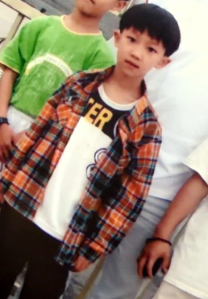 myharudesix's tweet photo. new minghao childhood pics 😭🤍 https://t.co/d3fNUl33Um
