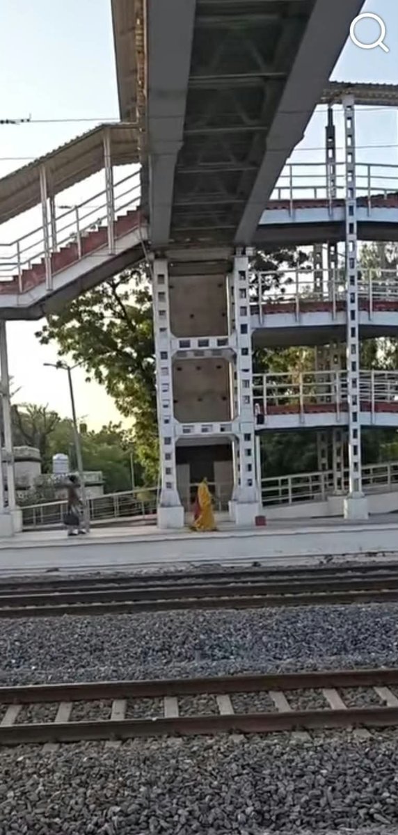 RajeshJ37458151's tweet photo. @AshwiniVaishnaw
@NWRailways
@ppchaudharybjp
@RailMinIndia
सुमेरपुर जवाई बांध स्टेशन पर लिफ्ट लगते लगते वर्षो बित गए.... लेकिन यात्री बेहाल, बुजुर्ग, दिव्यांगों को परेशान, रेलवे मंडल मौन, आखिर सुविधा का इंतज़ार कब तक https://t.co/MfirG8nVdH