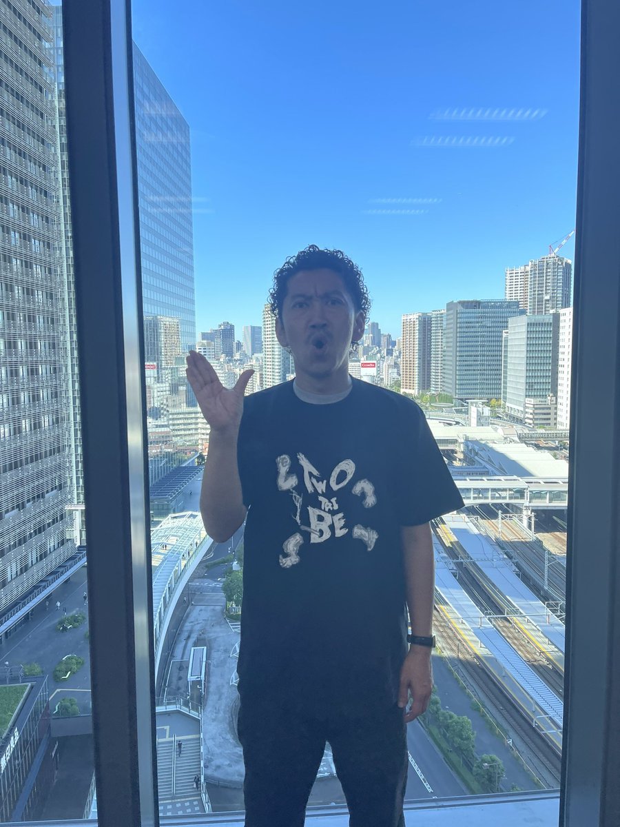 shuheidamasii's tweet photo. 漫才ツアー『闊歩旅'26』
グッズのニュアンス！
なんとTシャツのデザインをデルマパンゲ迫田さんにお願いしました。 https://t.co/3PytQLexvK