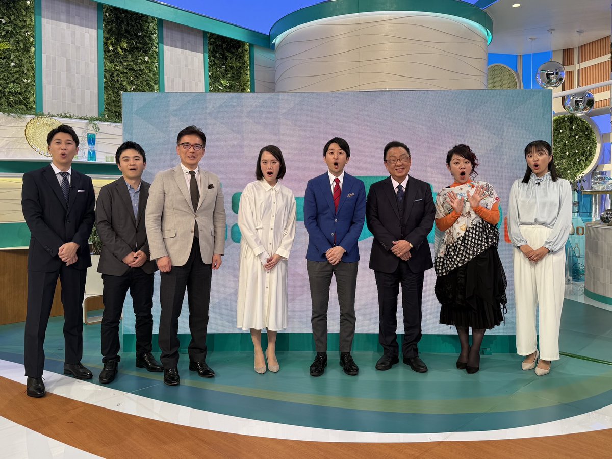 newsto_ytv's tweet photo. みんなで "と！顔"😲
と思いきや、していない人も🤣

#ニュースto ごご１：５５〜生放送📺⚡️
明日もよろしくお願いいたします！

@chiaki_kuroki @umezawatomio @mth_nao
@Akihiro_Shimizu @rinakuro @NomuraShuya https://t.co/aE3gJkJ559