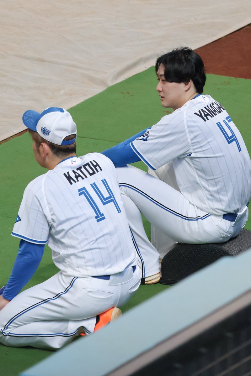 akarifs30's tweet photo. 2026.10.06

かとさんと楽しそうにお話しされてました

#柳川大晟 投手 https://t.co/3xSxvLTWn9