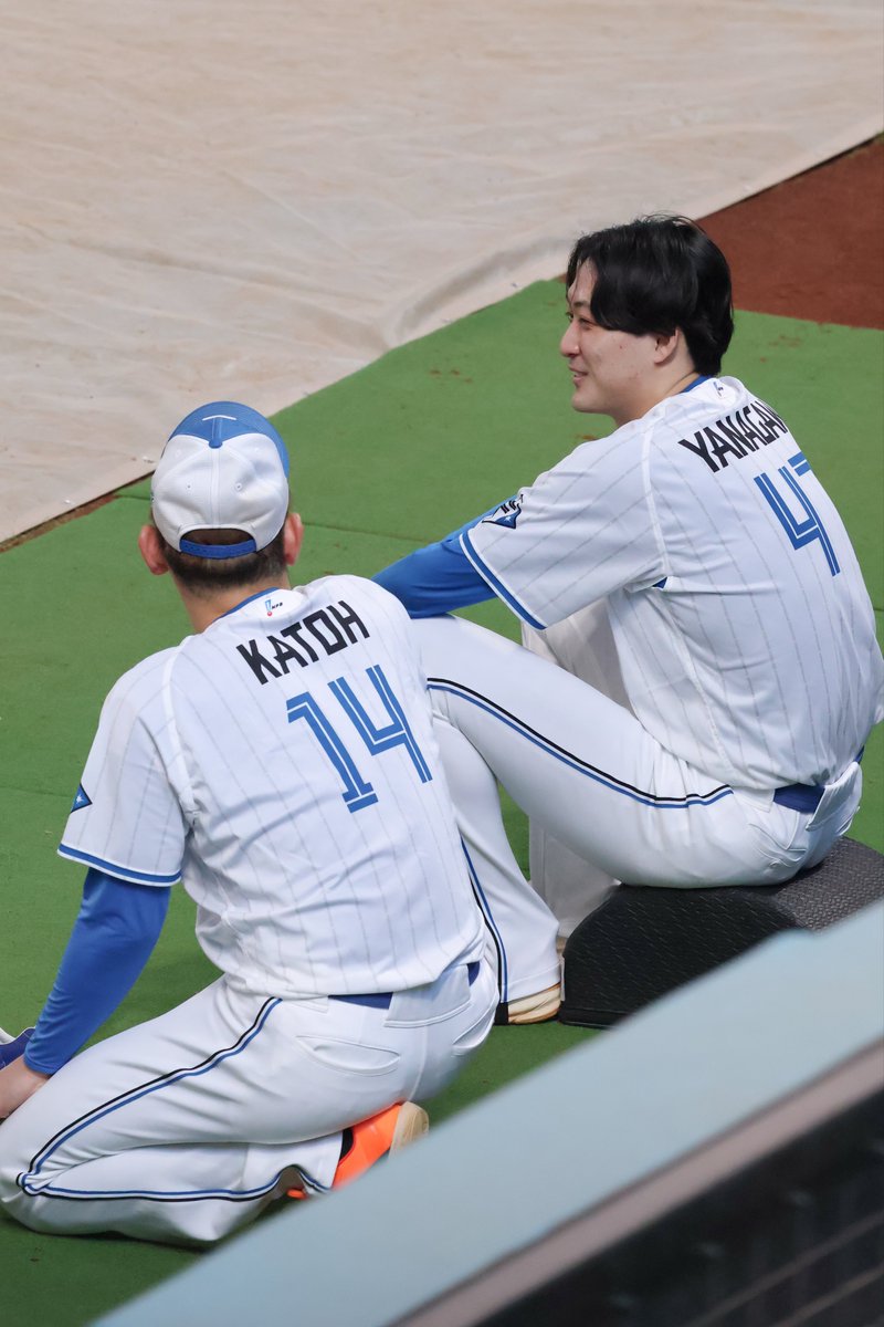 akarifs30's tweet photo. 2026.10.06

かとさんと楽しそうにお話しされてました

#柳川大晟 投手 https://t.co/3xSxvLTWn9