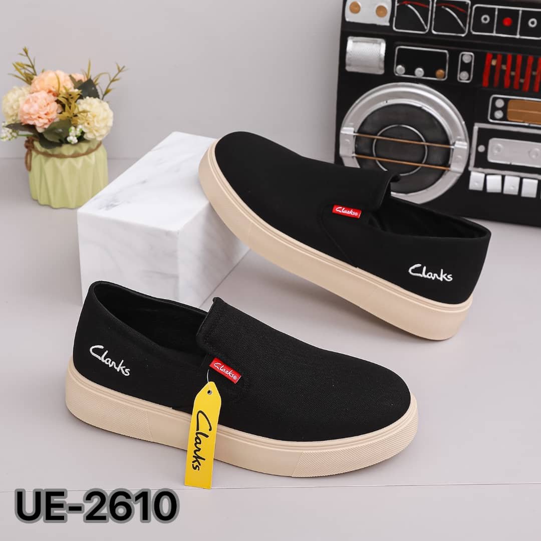 __abdoul__2's tweet photo. CLARK'S 🔥🔥
Original  
41 to 46 
Box ❌ ❌ 
#22,000👆🏻
Call or DM 08138728448 https://t.co/GSmv2o67Eb