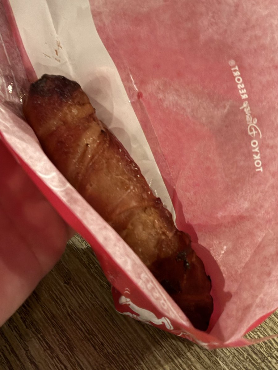 yu_a_a_yu_'s tweet photo. 数年ぶりにポークライスロールを食べました。
味は変わらず美味しい😋
でも…小さくなったよね💦ハーフサイズになっちゃったよね https://t.co/dREpYfBjx9