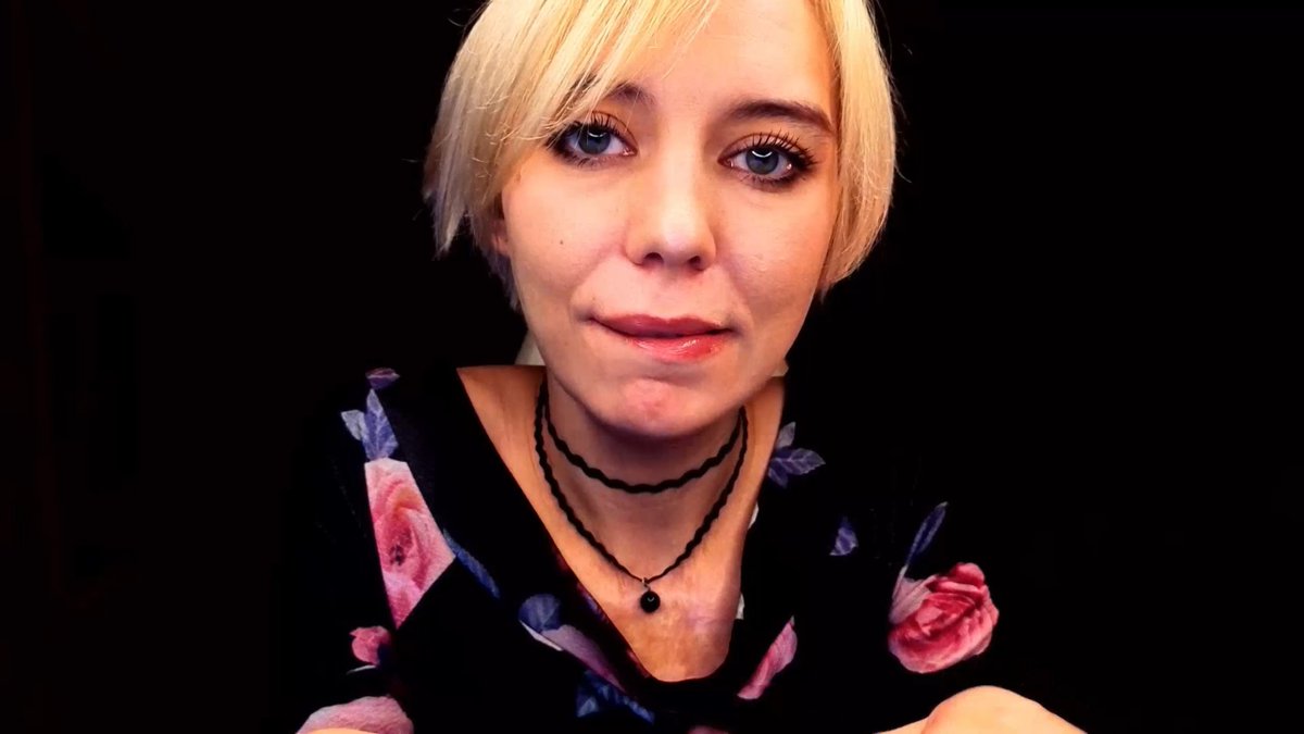 Blondeiceann's tweet photo. still images from the video.  I'm sure these beats will drive anyone crazy

Watch the full video here - https://t.co/HoKv3flIpU
And here - https://t.co/cVpOasFoRf

#lips #blonde #milf #nails https://t.co/4Zn0jcVLGm
