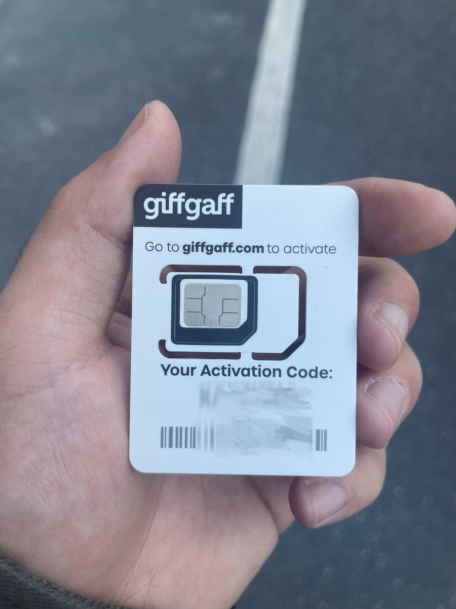 FatBoysBS's tweet photo. 刚到的 英国 giffgaff 卡，但是我不用，因为我没有卡槽了，后面可能会直接去办一张 eSIM 的英国卡，这张卡谁要我给你邮寄过去

#英国giffgaff #voxi #手机卡 #gg卡 https://t.co/pXr9v31BX1