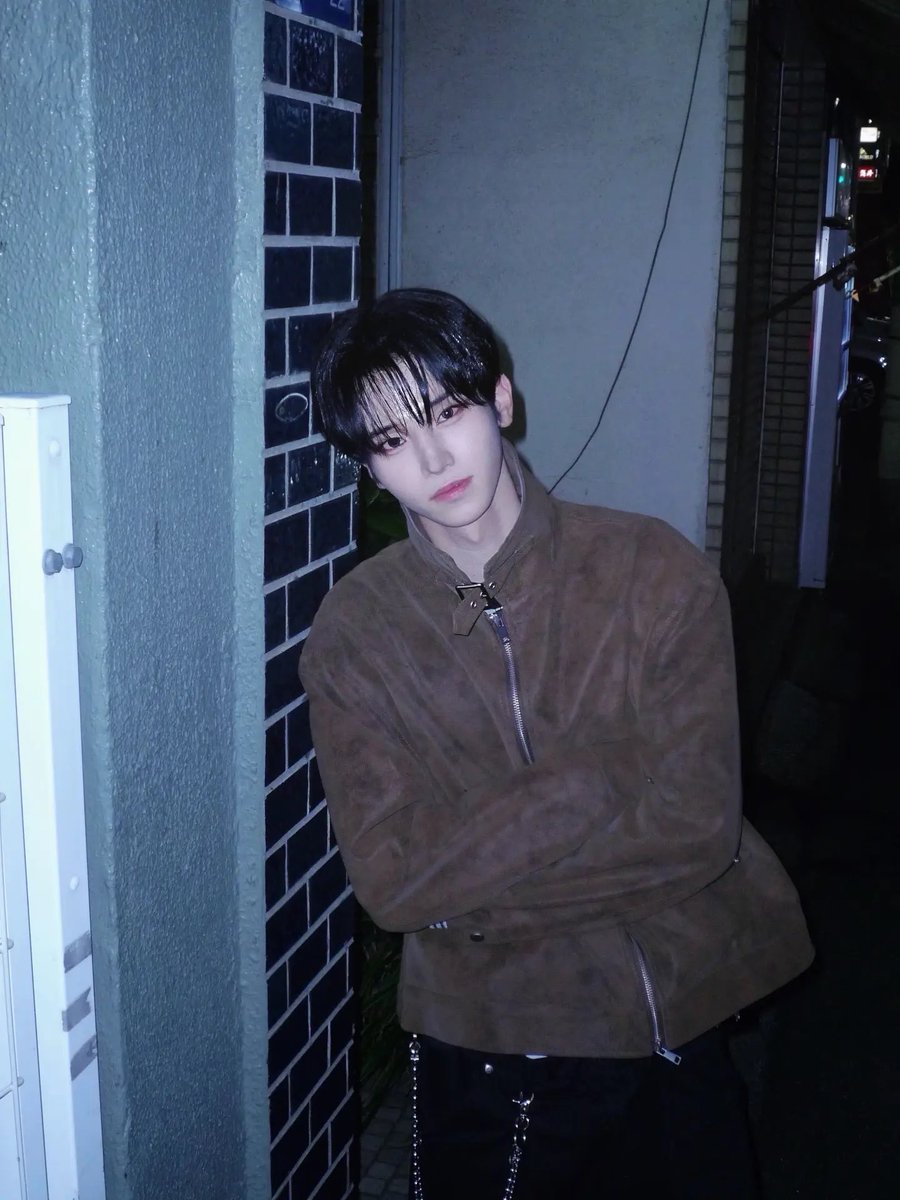 MyHaeseong's tweet photo. 이 자켓 몸에 타투해주고 싶을 정도로 잘 어울림 https://t.co/yypdtoFf3Q