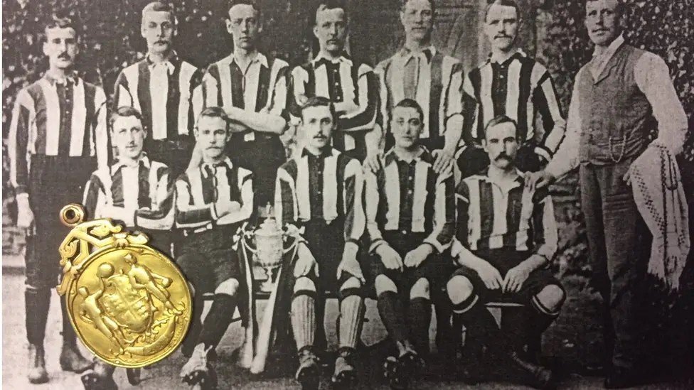 Footyorigin's tweet photo. In 1895 Aston Villa won the FA Cup, then stuck the original trophy in a Birmingham boot-shop window so fans could have a look.

Night of 11 September, thieves came in through the roof. The “little tin idol” vanished😂
Never seen again.

Villa were fined £25 for losing it.

Sixty-odd years later a pensioner claimed he’d melted it down for half-crowns🤡 😂 
#FootyOrigin