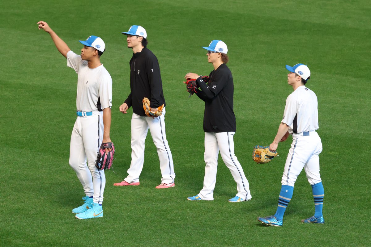 akarifs30's tweet photo. 2026.10.06

外野手ず https://t.co/LpCEdyxSR2