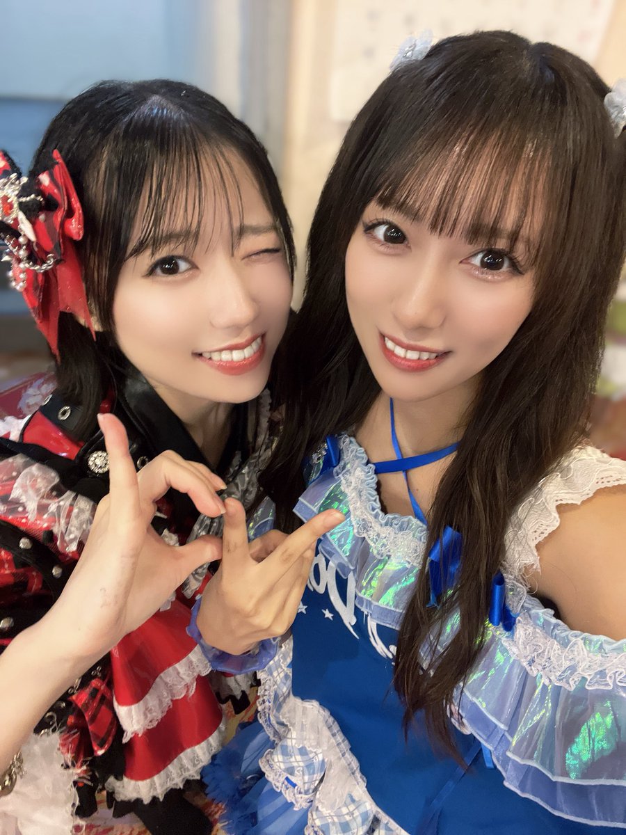 Yukina0206neige's tweet photo. わたしがJewel☆Neigeに加入するきっかけ
になってくださった凉掛凛さん❄️

またこうして凛さんにお会いできて
本当に嬉しいです！！！

りんちゃんウィンクもらっちゃった(〃ω〃)

昔も今も、変わらず憧れのアイドルさんです！！❤️ https://t.co/vLKB9W7oN9
