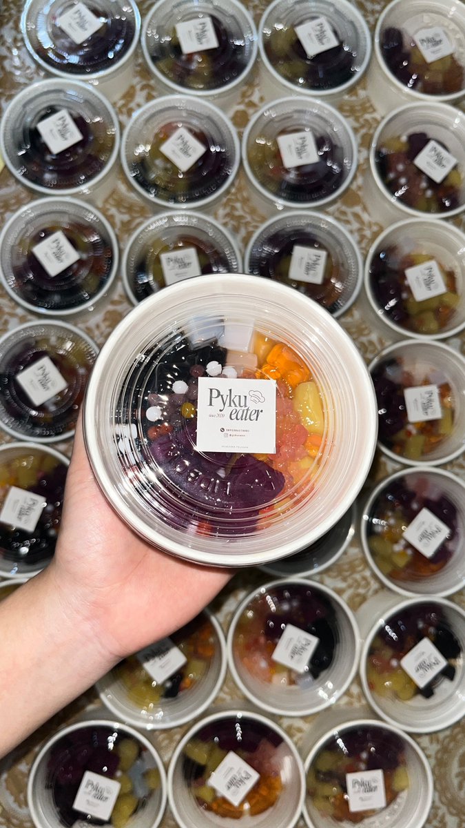 undipmfs3's tweet photo. READY BESOK QQ balls Taiwanese Dessert 🍨
 
terjual 200+ cup 

isian : Ubee ball, Cilembu ball, Sagu mutiara, Tea Jelly, Cincau, Nata de Coco

— Only 15.000 / cup

Free ongkir Undip Tembalang

pemesanan melalui 0895384578881 @pykueater -selldips!

menerima pesanan danusan &amp; acara https://t.co/vCjmgy4TS8