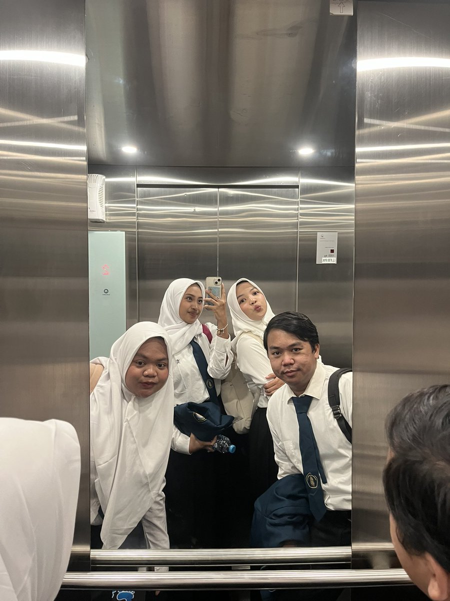 sannazera's tweet photo. akhirnya huru hara yudis kelarrrr https://t.co/qUsI3RuYjM