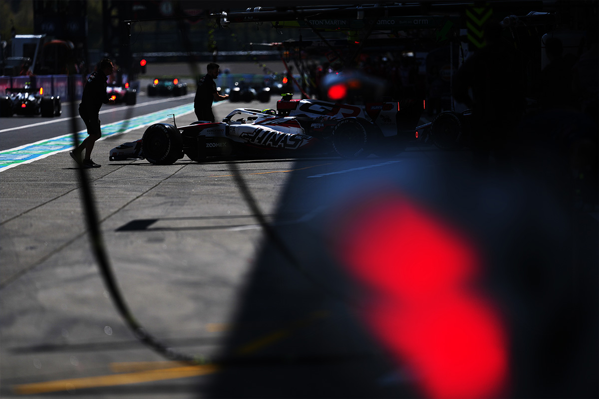suzuka_event's tweet photo. 4月9日(金)～11日(日)開催
『2027 F1 Lenovo 日本グランプリ』

通常の週末と比較して、スプリントのある大会ではスケジュール、ポイント、記録、戦い方はどう変わるのか？

スプリントウィークエンドについて更に深掘りした特集記事第二弾を公式サイトにて公開中です。

https://t.co/5FN2qNcqMq

#F1jp