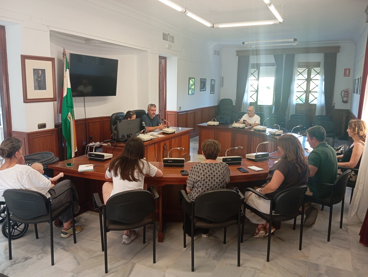 AytoBenalupCV's tweet photo. El Consejo Escolar Municipal acuerda los días no lectivos del curso 2026-27 #Benalup #Educación https://t.co/XW0IQSyo4G https://t.co/LYPlYs5wV7